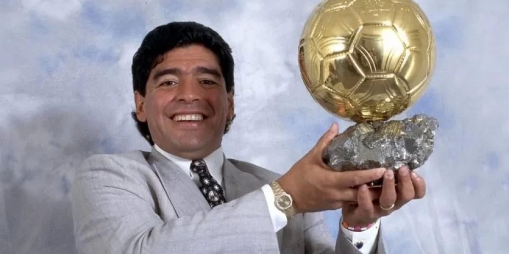 La impresionante cifra en la que subastar&aacute;n el Bal&oacute;n de Oro que gan&oacute; Maradona