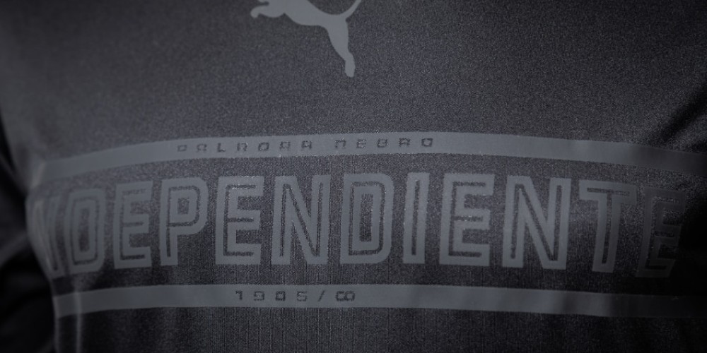 Independiente presentó su nueva tercera camiseta totalmente negra
