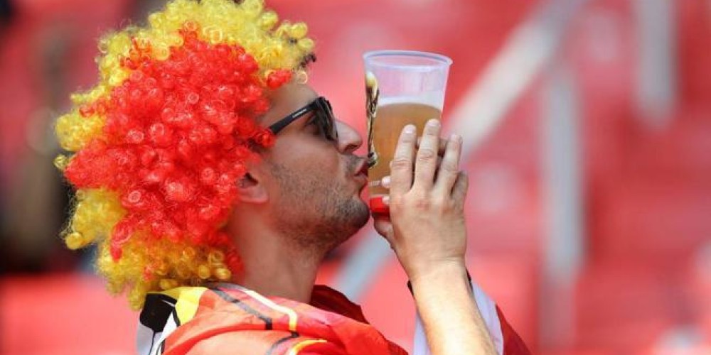 Inglaterra imita a la UEFA y habilitaría el consumo de alcohol en los estadios
