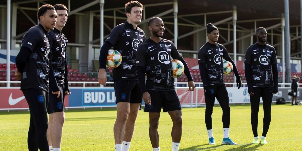 La solidaria historia detr&aacute;s de la nueva camiseta que usa la Selecci&oacute;n inglesa