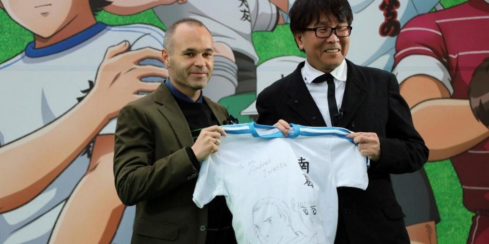 Iniesta inaugur&oacute; una estaci&oacute;n de trenes con los personajes de Supercampeones