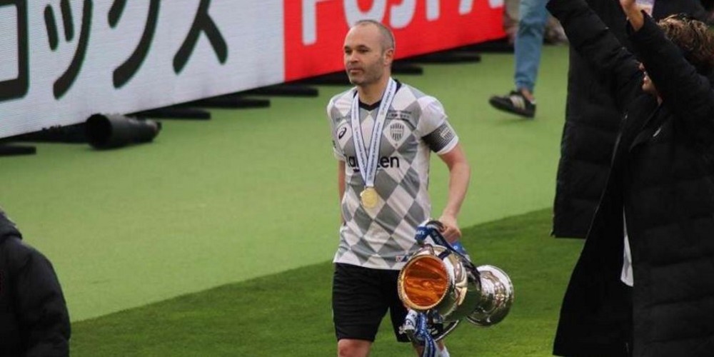 Iniesta ganó un nuevo título, ¿a cuántos está del jugador que más ganó en la historia?