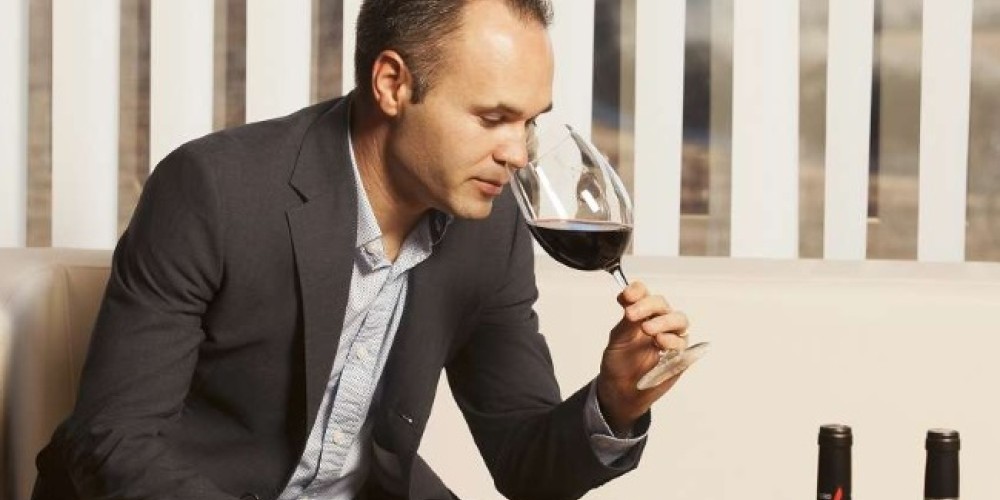 Andrés Iniesta deja el Barcelona y se suma a la SuperLiga china apuntando a expandir su marca de vinos