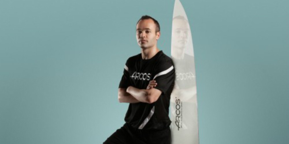 Iniesta nuevo embajador de cuchillos Arcos