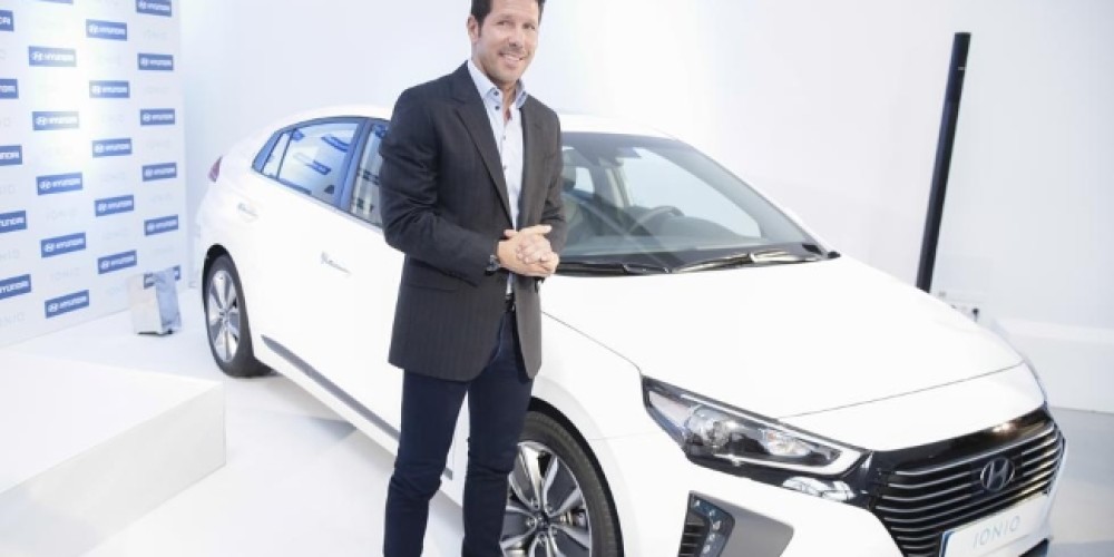 Simeone presentó su nuevo refuerzo: el flamante Hyundai IONIQ