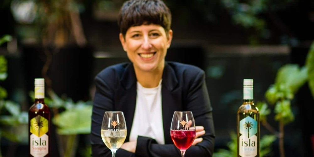 ISLA, la propuesta de Inés De Los Santos para disfrutar de bebidas listas en sabor Clericó y Sangría