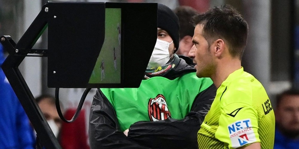 En Italia se podr&iacute;an escuchar los di&aacute;logos del VAR en los estadios