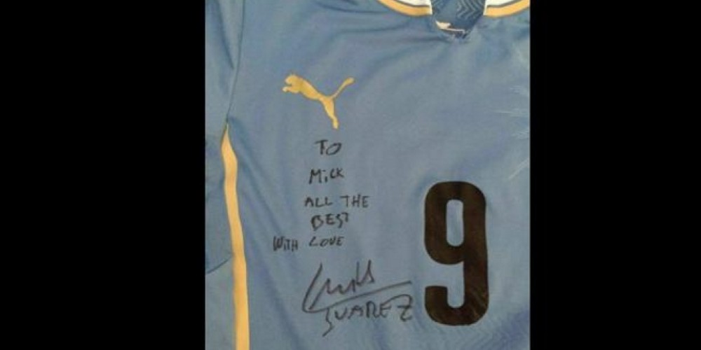 Mick Jagger vestirá una camiseta de Uruguay que le regaló Luis Suárez