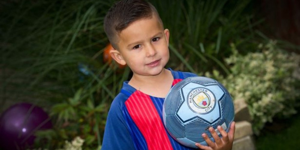 Subió un video de su hijo de 3 años a Facebook y los llamó el Manchester City