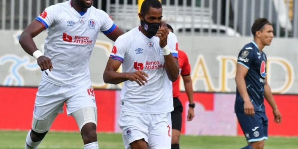 Jerry Bengtson, el goleador que usa barbijo 