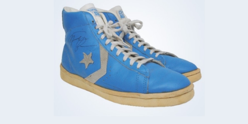Se subastaron por US$33 mil las zapatillas Converse de Michael Jordan en la universidad