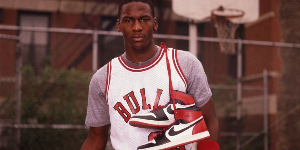 Con el &eacute;xito de &ldquo;The Last Dance&rdquo;, subastan unas zapatillas firmadas por Jordan