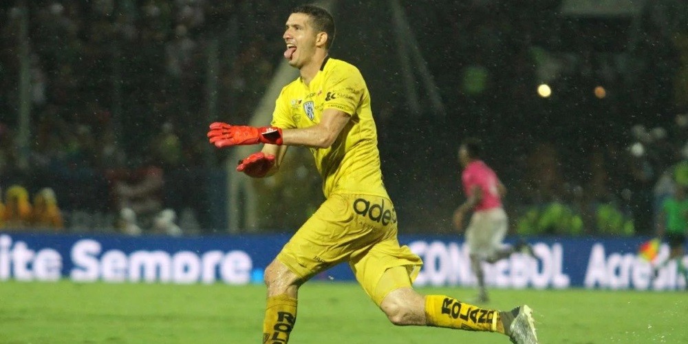 Jorge Pinos, la historia del arquero de Independiente del Valle que hace tres años vendía mangos en un circo