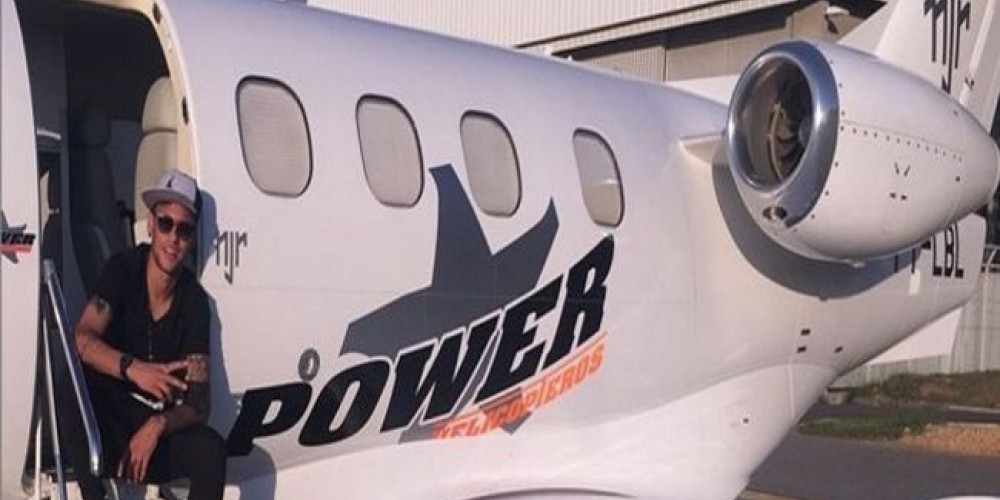 La Justicia brasilera podría embargarle a Neymar un jet y un yate