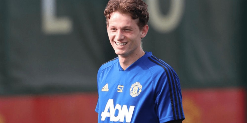 La promesa del Manchester United que super&oacute; el c&aacute;ncer y fue convocado para la Europa League