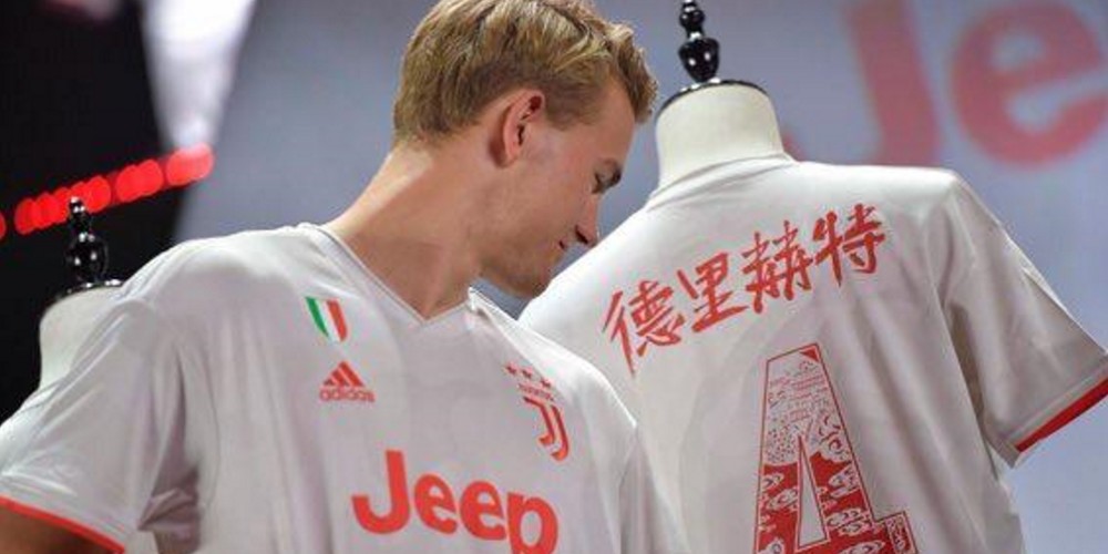 Juventus presentó su camiseta alternativa con los nombres en chino