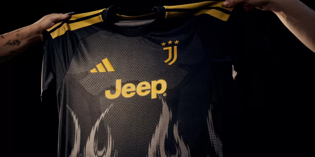 Juventus present&oacute; la camiseta alternativa para la temporada
