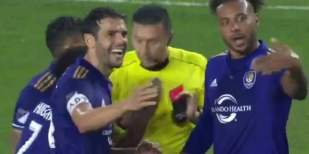 Kaká y una insólita expulsión determinada por el VAR