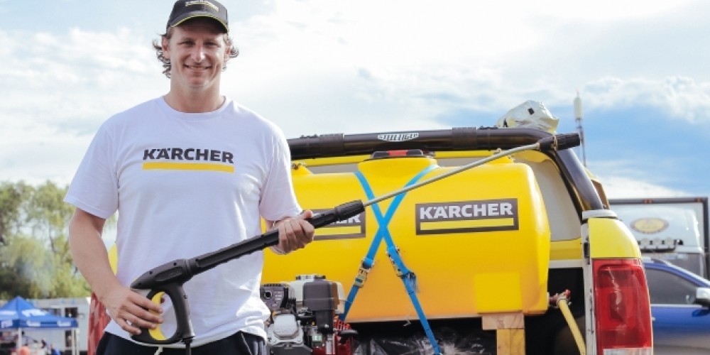 David Nalbandian lavó los autos del Dakar