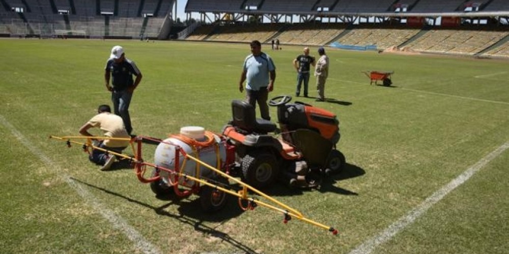 Por el mal estado del campo, apartaron al canchero del estadio Mario Alberto Kempes