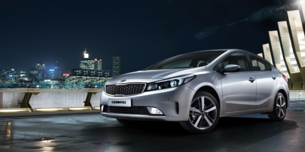 El Kia Cerato vuelve a las pistas del Turismo Nacional de la mano de Total