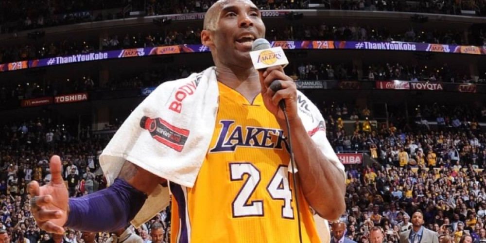 La &uacute;ltima toalla de Kobe Bryant se subasta en 5 mil d&oacute;lares