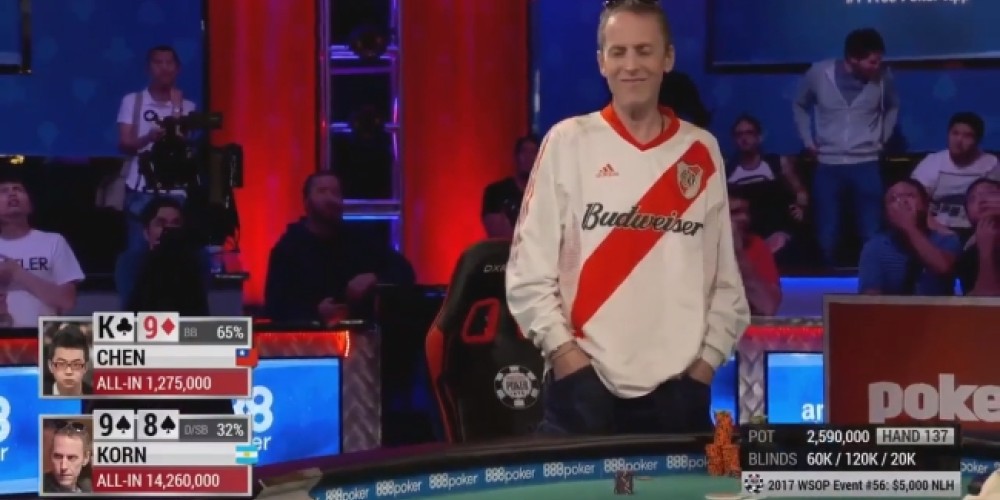 Andr&eacute;s Korn: el argentino campe&oacute;n mundial de p&oacute;ker en Las Vegas con una camiseta de Cavenaghi