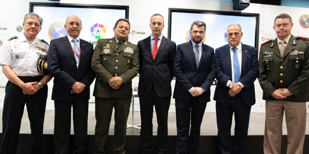 LaLiga y AMERIPOL firman un acuerdo de colaboraci&oacute;n para combatir la corrupci&oacute;n deportiva y erradicar la violencia en el f&uacute;tbol 