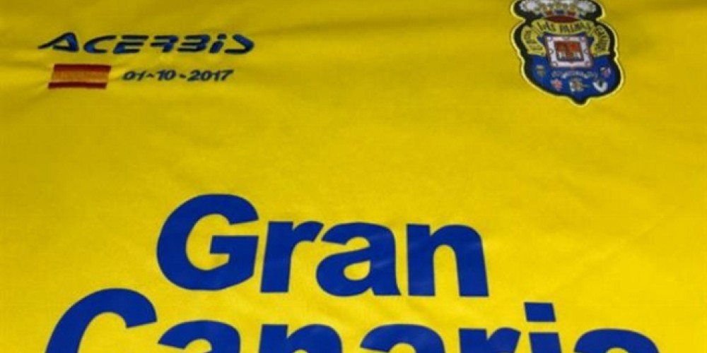 Las Palmas tom&oacute; parte en el conflicto y personaliz&oacute; sus camisetas para visitar al Barcelona