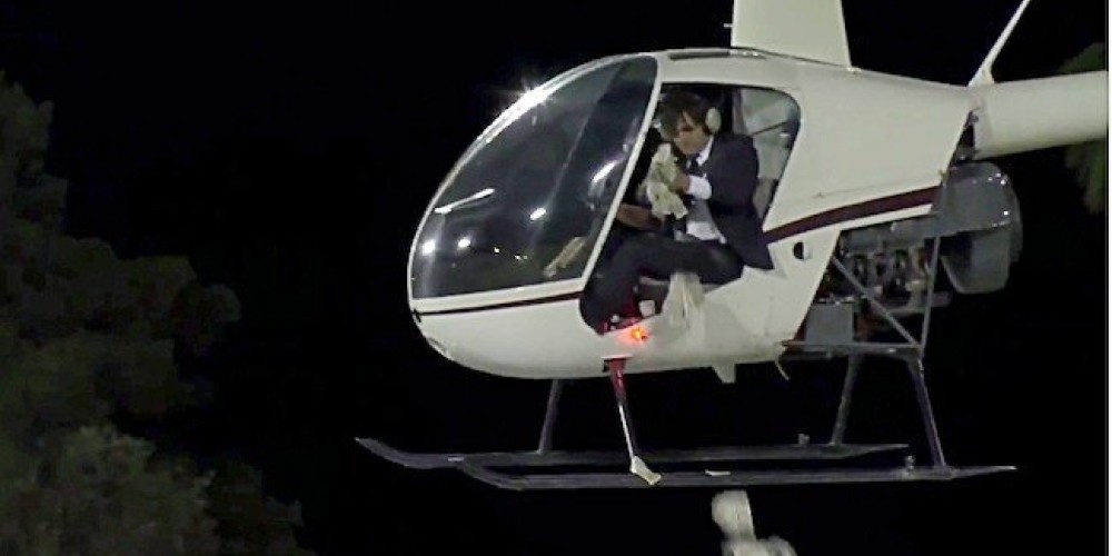 Lluvia de billetes en Las Vegas: regalan cinco mil dólares en medio de un partido de fútbol