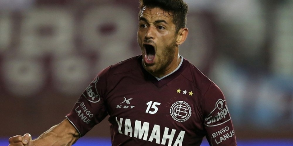 Retrasan la elaboraci&oacute;n de una estatua de Lautaro Acosta para saber si va con o sin Copa