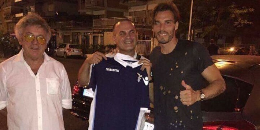 Los jugadores de la Lazio sorprendieron a los hinchas y presentaron su nueva camiseta