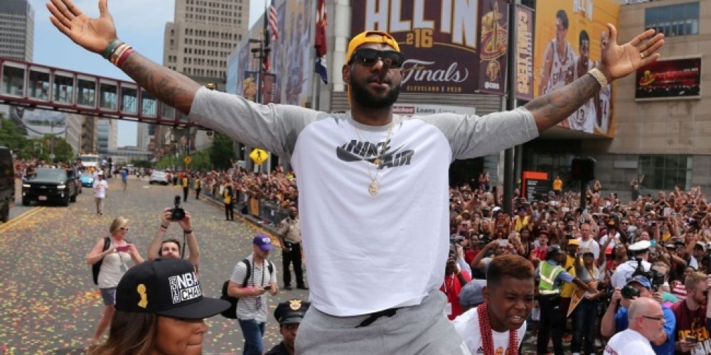 LeBron quiere un contrato de m&aacute;s de 200 millones de d&oacute;lares