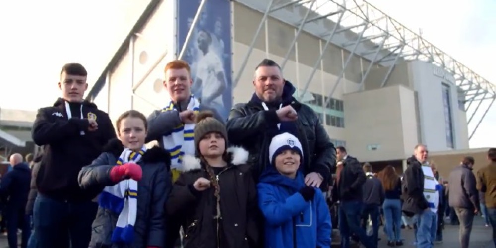 El Leeds United presentó su nuevo logo y las críticas de su gente lo podrían dar de baja
