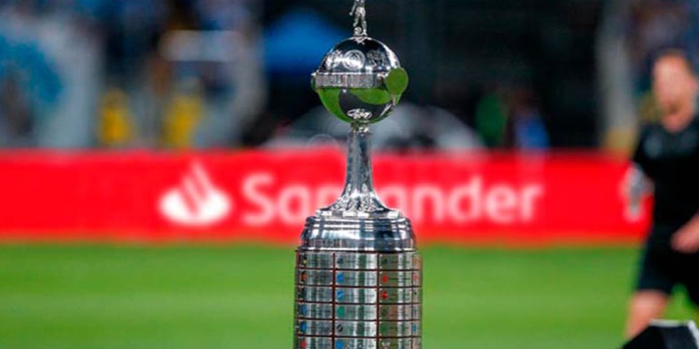 La Copa llegó a Lima y se exhibió al público