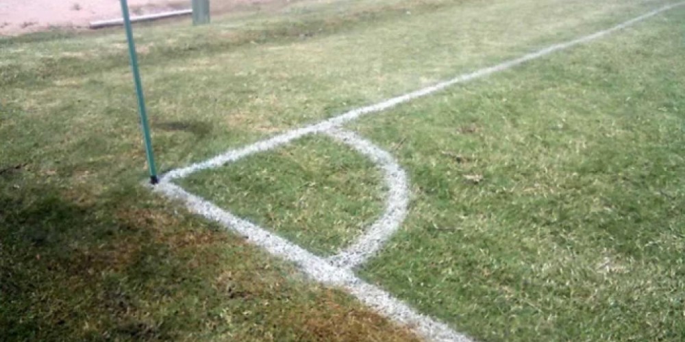 Ins&oacute;lito: pintaron las l&iacute;neas de la cancha con harina y el &aacute;rbitro suspendi&oacute; el encuentro