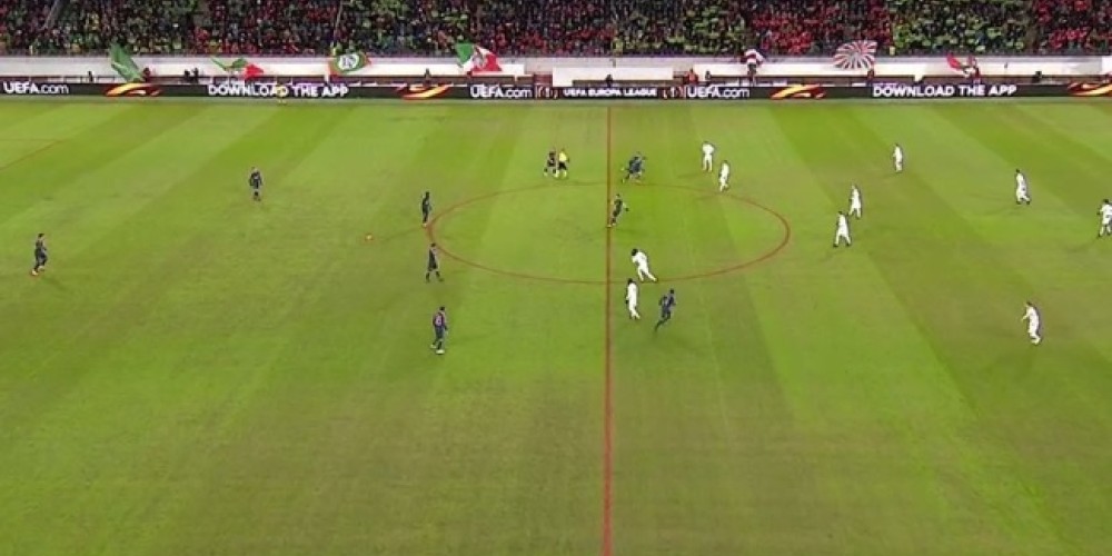 El curioso motivo de las líneas rojas en un partido de la Europa League