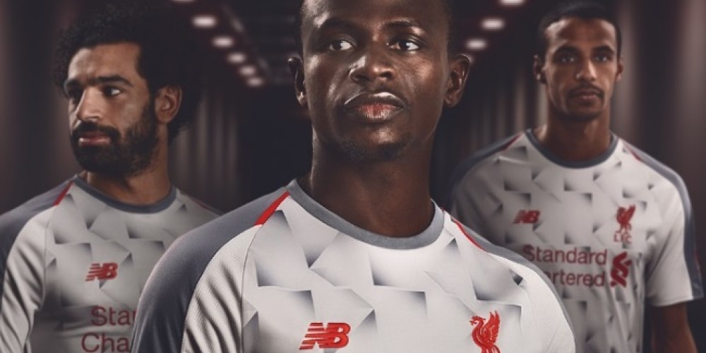 Liverpool volvió a presentar su tercera equipación a través de un videojuego