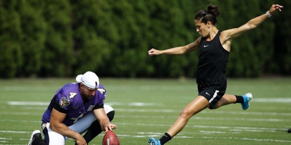 La futbolista que podr&iacute;a convertirse en la primera mujer en la NFL