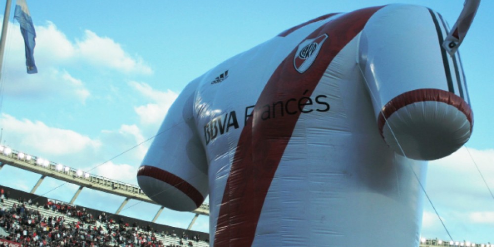 adidas presentó ante sus hinchas la nueva camiseta de River Plate
