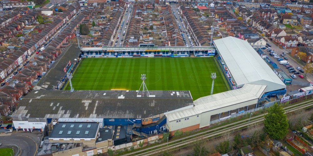 &iquest;Podr&aacute; el Luton Town jugar en la Premier League con su actual estadio?