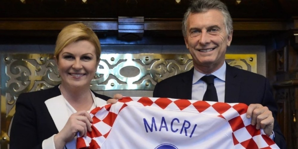 Mauricio Macri recibió una camiseta de Croacia con su nombre como acto protocolar