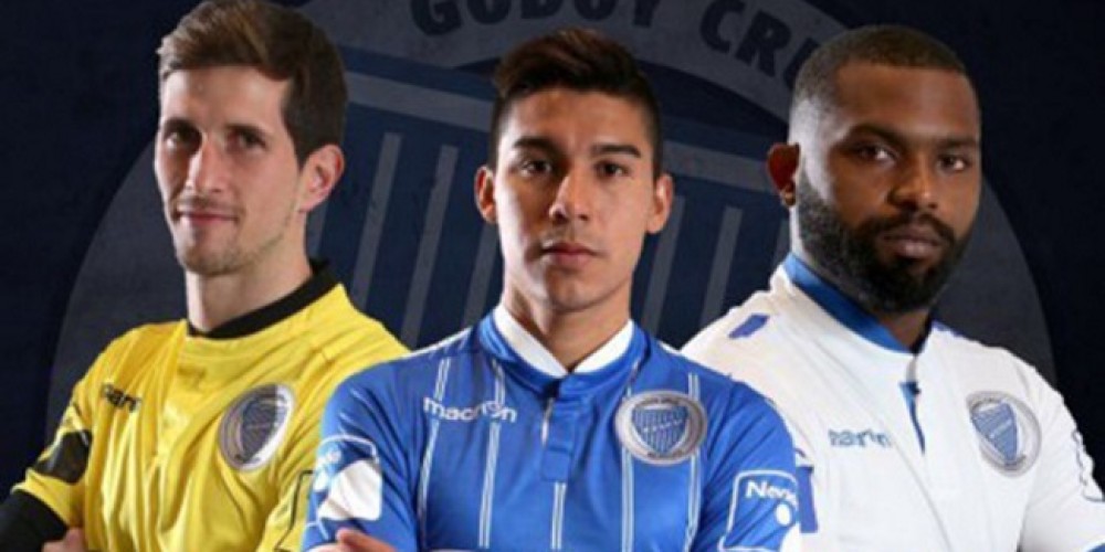 Godoy Cruz presentó sus nuevas camisetas Macron