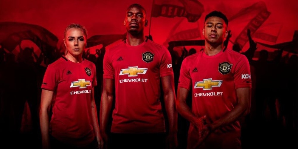Manchester United presentó su nueva camiseta bajo una nueva estrategia de ventas de adidas