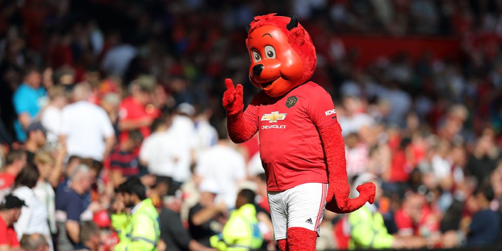 El Manchester United ofrece un sueldo de 100.000 libras anuales para quien maneje las redes sociales del club