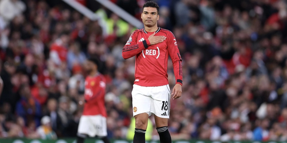 Manchester United utiliz&oacute; un sponsor especial en el partido de este lunes: (RED)