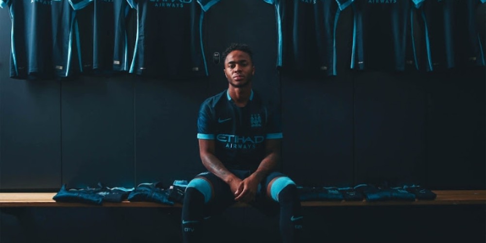 El Manchester City present&oacute; sus dos nuevas camisetas para la temporada 2015/16