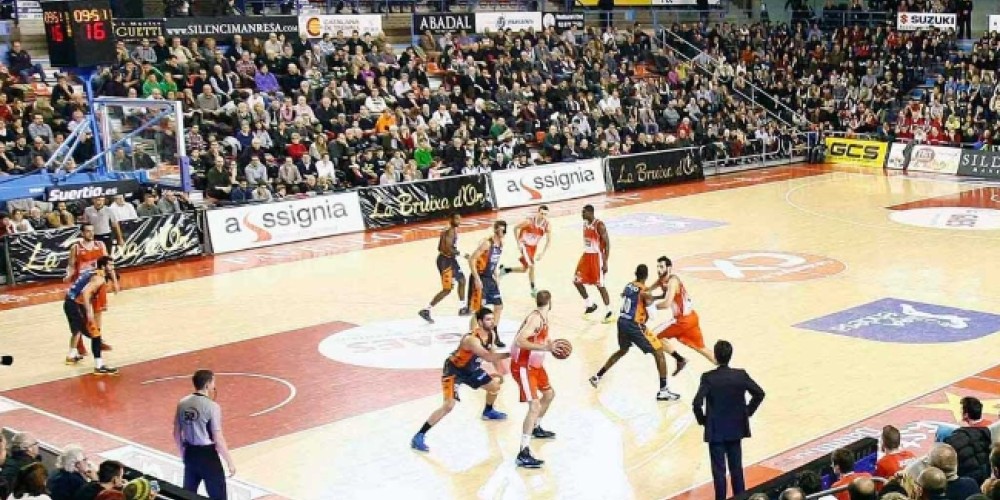 El club de b&aacute;squet que deber&aacute; pagarle a una aficionada por un balonazo