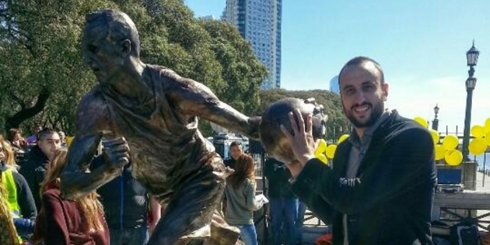 Se inauguró el “Paseo de la Gloria” con una estatua de Manu Ginóbili