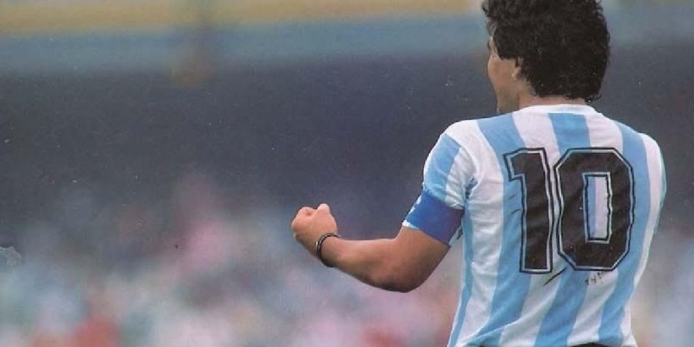¿Retiran la camiseta 10 en homenaje a Maradona?